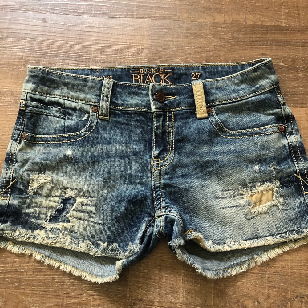 Buckle black shorts